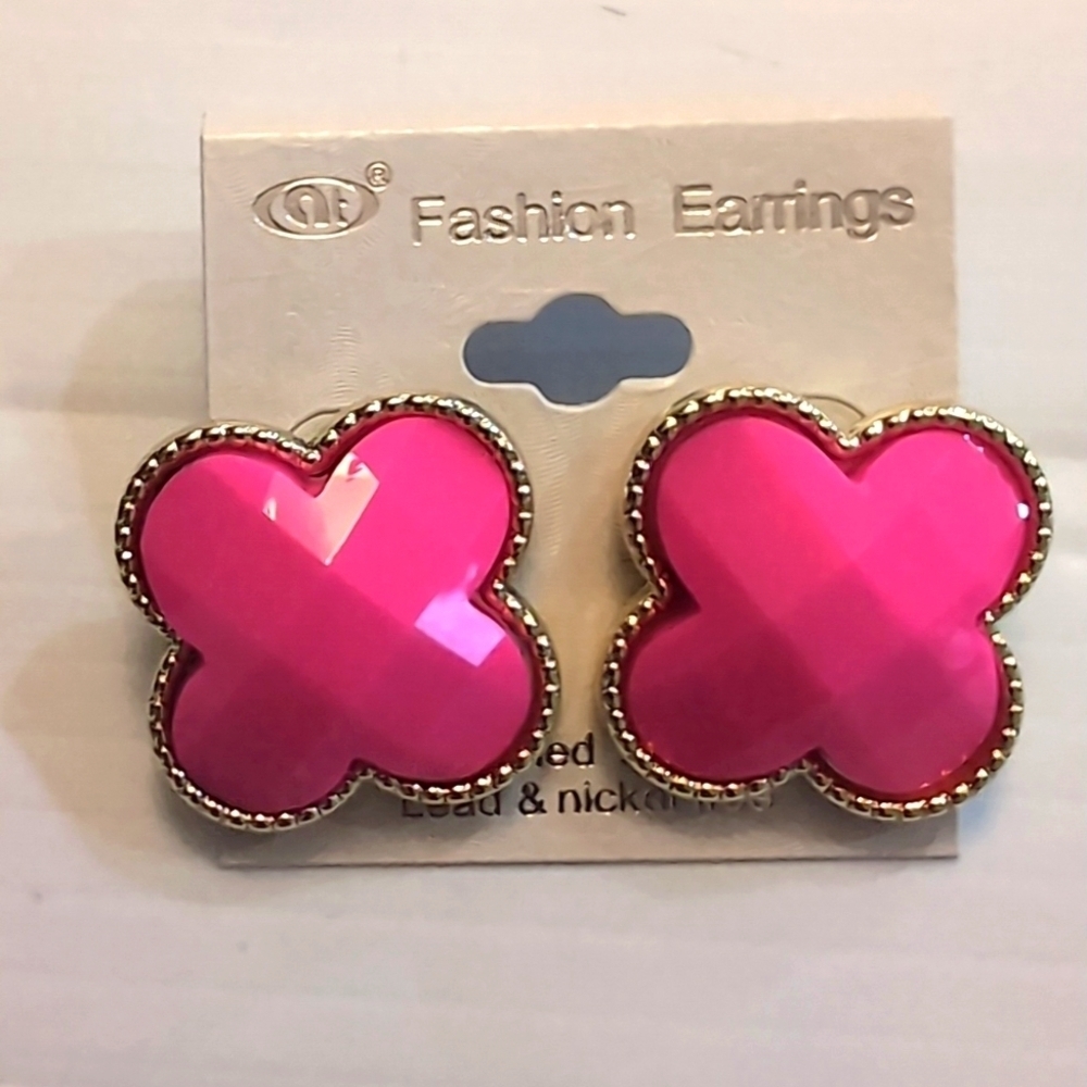 NEW | Clover Stud Earrings Pink Gold